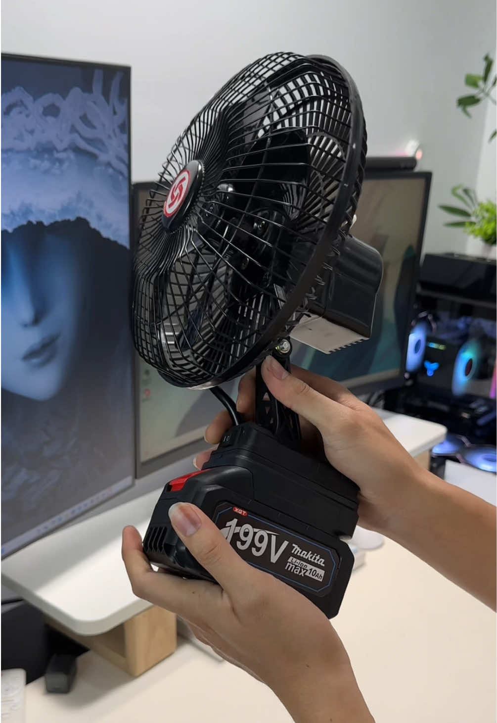 Quạt tích điện pin 10 Cell dùng từ 7-8 tiếng , có cả bản 20 Cell luôn ae nha , gió khoẻ #quattichdien #quatcamtay 