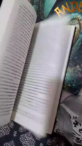 Olá apaixonados por leituras, quero compartilhar com vcs essa compra maravilhosa e que e claro para quem gosta de contos de fantasia vcs vão amar esses box de conto de fadas e simplesmente maravilhoso me surpreende muito com essa compra, comprei na shoope e amei.#livros #amorporlivros #fyd #fouryou #contodefadas 