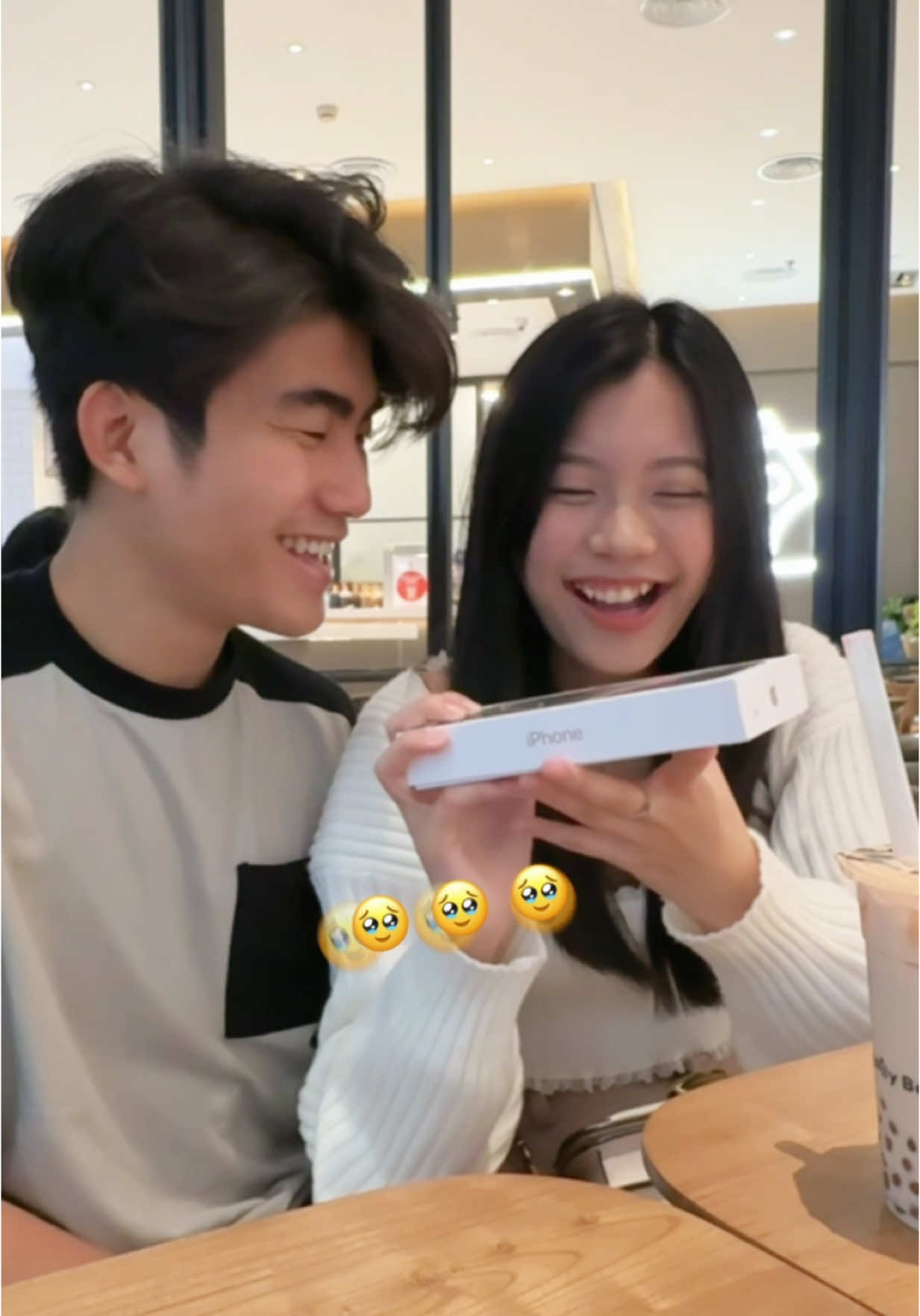 ikut senang kalau si joeng excited🥹 #mikhajoanne #couple #surprise 