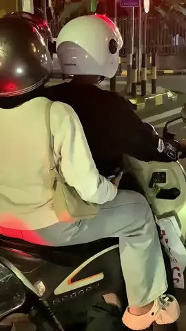 lantas wanita mana yang harus kupercaya selain ibuku 🙂‍↕️