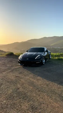Views like this 🧎🏽‍♂️💜 #370z #nissan #carbonfiber #chrome #zociety #cars #mountains #sanfrancisco 
