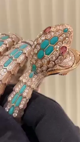 SERPENTI MISTERIOSI #bvlgari #jewelry #watch #diamond #snake #serpenti #highjewerly #bracelet #accessories #money #luxery #sparklingmemories #timeless #tiktok #fashion #italian #travel #amsterdam #schiphol #airport 