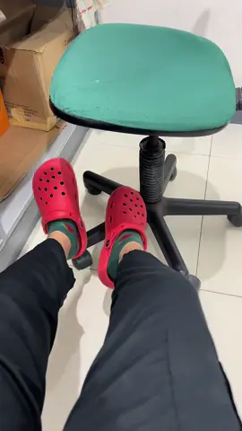 #honuclogs #honucomfort #clogs #clogshoes #clogslippers #trendingclogs #comfyslippers #slippersformen #slippersforwomen #unisexslippers #trendingslippers #foryoupage #slippers #girlyslippers #highqualityslippers @HONU COMFORT OFFICIAL 