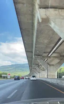 ข้างบนมีมอเตอร์เวย์ M6 วิวสวยมากกกก แต่อยากจะบอกว่าข้างล่างก็วิวสวยไม่แพ้กันนะคะ 😍🚙🛣️ ##มอเตอร์เวย์##M6##มอเตอร์เวย์สายอีสาน##มอเตอร์เวย์โคราช##songkran2025 #มอเตอร์เวย์m6 #thailand 