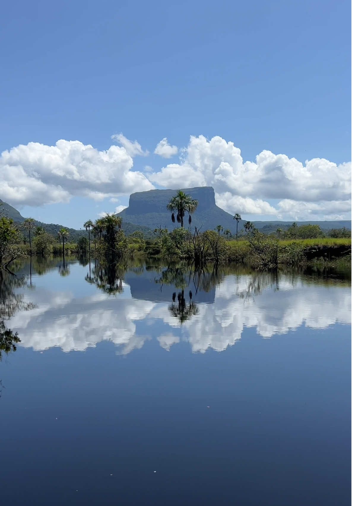El reflejo de este paisaje en el agua… Simplemente alucinante.
