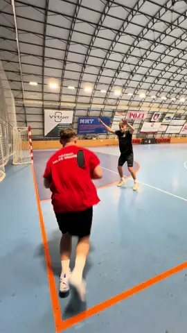 The one player who is allergic to touch 🤣 #handball #handbol #hazena 