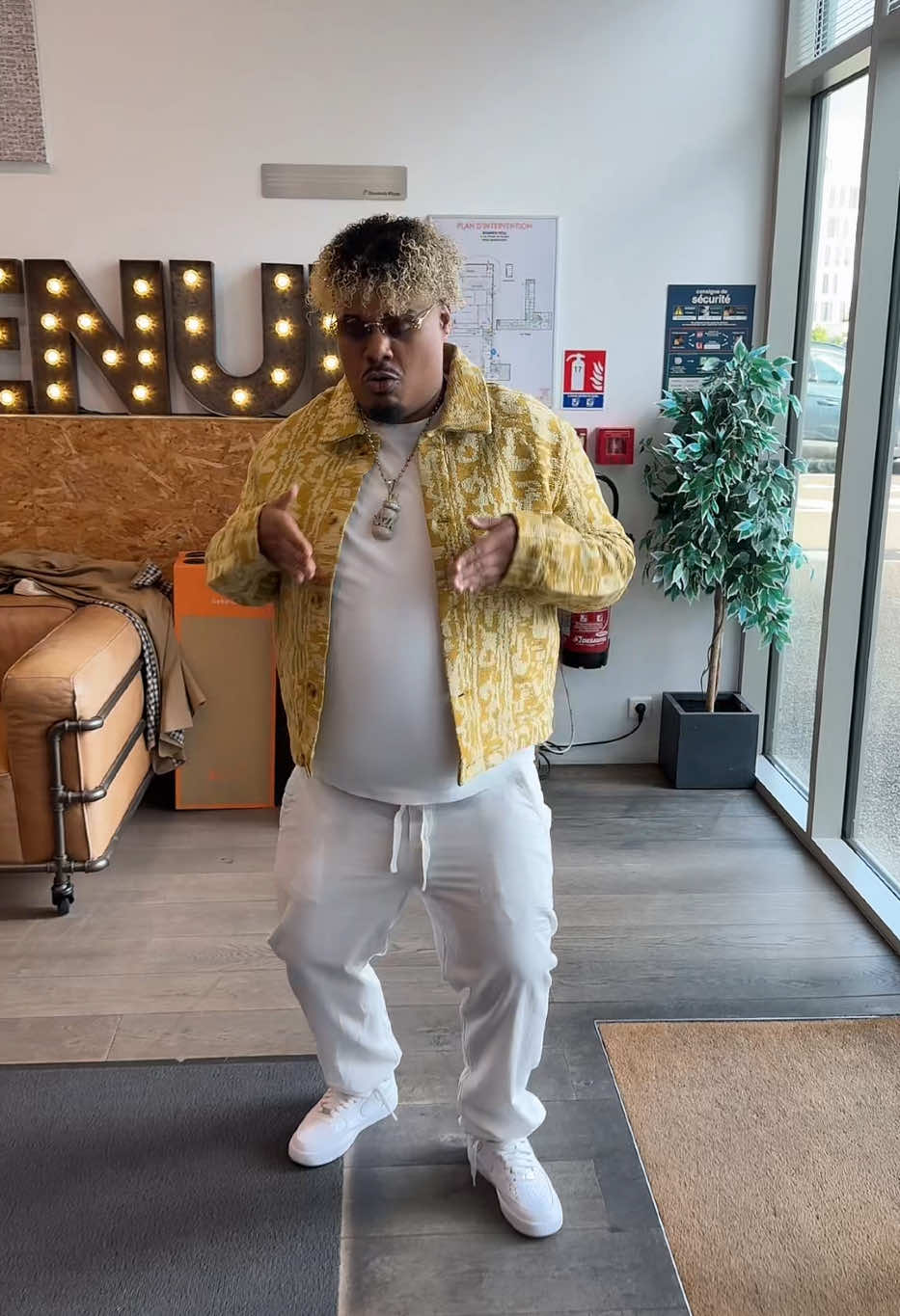 Zuaaa Zuaaa eeeehhhh 🎉🎉 #newmusic #tiktokmusic #naza #behingthesong 