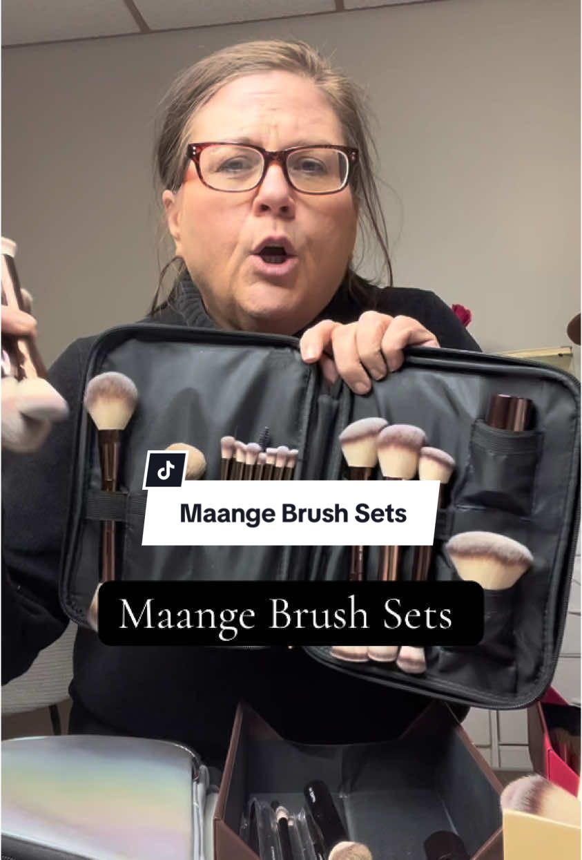 Lowest price I have seen on this 20 piece set! @Maange.beauty #maange #maangebeauty #maangebrush #makeupbrushes #makeupbrush #makeupbrushset #kabuki #beauty #beautyfinds #creatorsearchinsights #affordablemakeup #affordablemakeupbrushes #affordablemakeupproducts #tiktokshopfinds #tiktokshop #cosmetic #beautyhacks #beautydeals 
