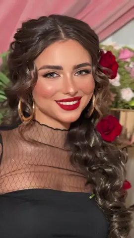 اللوك اللي ماخد قلبي بكل تفاصيله💋🌹 #ترند #explore #makeup #fypシ゚ #explorepage #مشاهدات #trend #beauty #bride #تريندات_تيك_توك #viral #redlips #red 