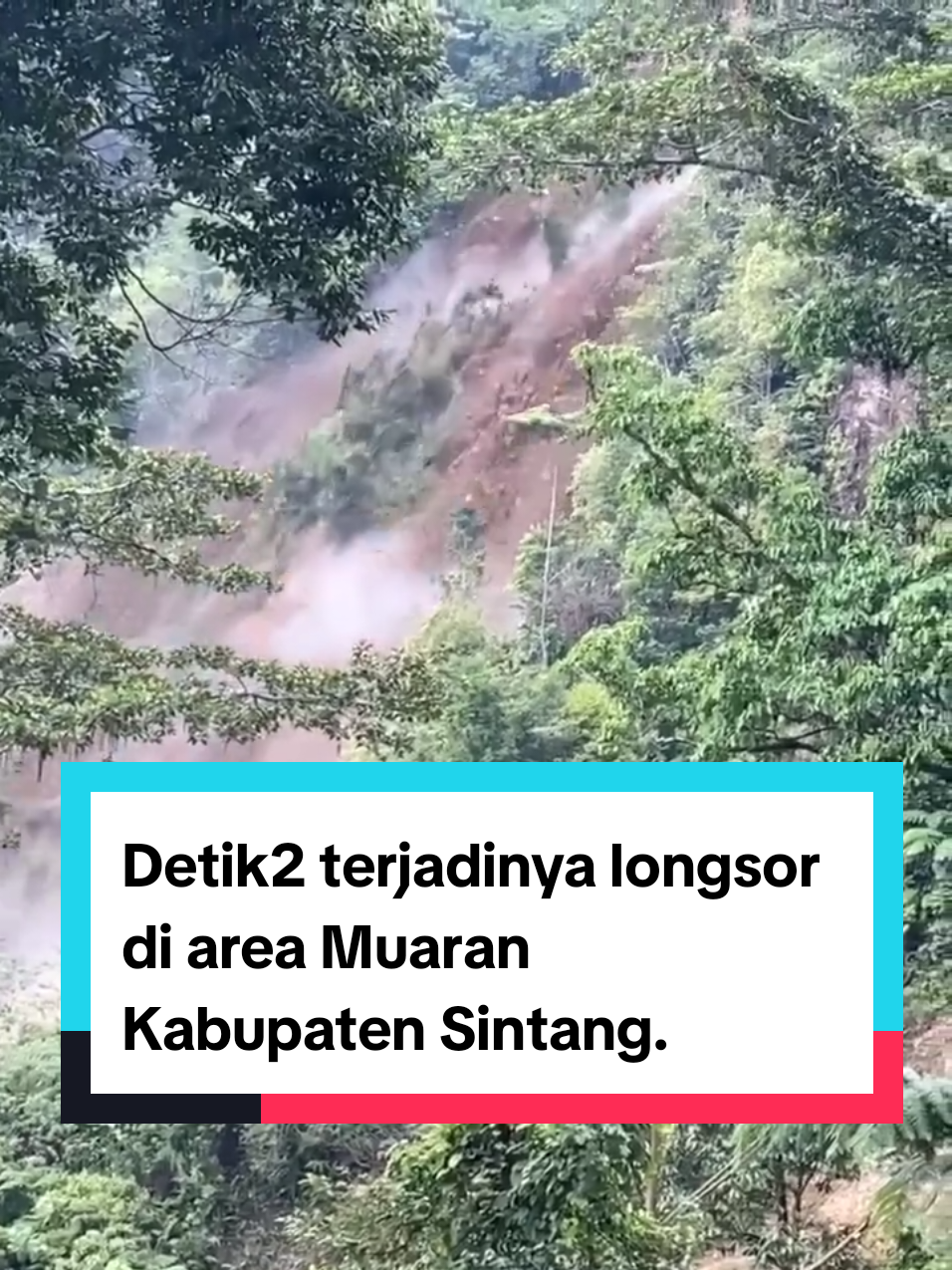 Beredar viral di media sosial tragedi longsor yang terjadi di daerah muran kabupaten Sintang Kalbar pada tanggal 14 April 2025  sekitar pukul 10 pagi.  Dalam sekejap longsor menglunluhlantakan tebing disekitarnya hanya dalam hitungan detik. Beruntung lokasi kejadian jauh dari pemukiman yang dapat membahayakan keselamatan warga. #sintang #longsor 