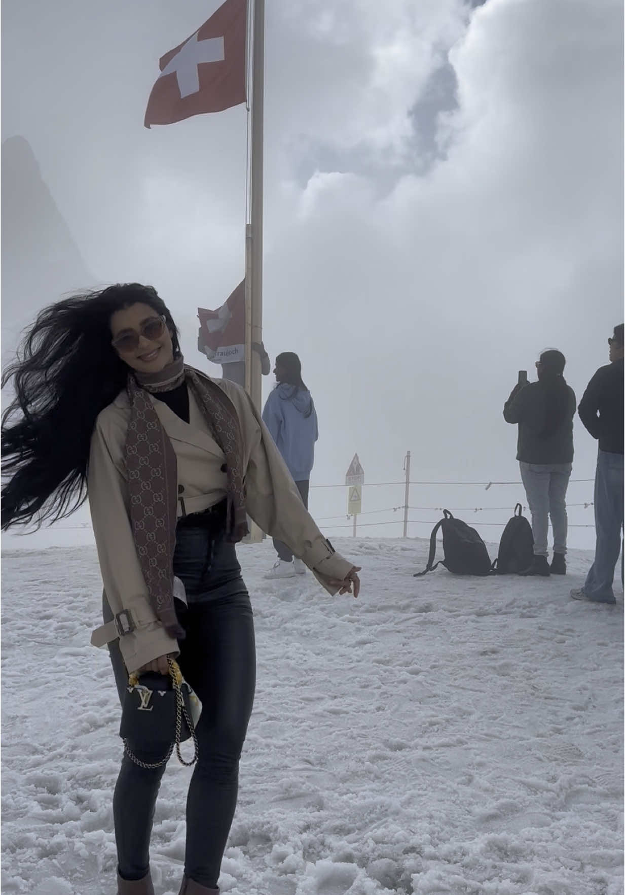 O melhor foi eu ter usado uma bota de couro na neve, acabou com a minha bota véi, o gelo queima, resseca… 😂🤡