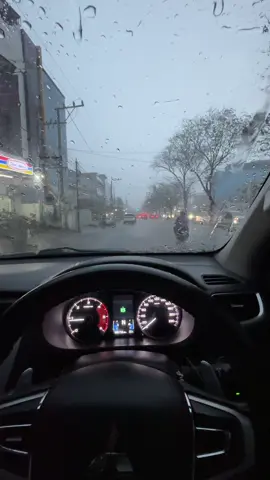 Rain⛈️⛈️ Cuma jadi supir doang, haha #pajerosport 