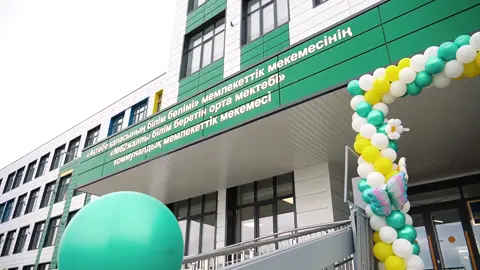 ⚡️Бүгін №82 орта мектепте Ақтөбе облыстық білім басқармасының алқа отырысы өтті.  ❇️Жиынға қалалық және аудандық білім бөлімдерінің басшылары, білім беру ұйымдарының директорлары мен сала мамандары қатысты. ❇️Алқа отырысының басты мақсаты – білім саласындағы өзекті мәселелерді талқылап, оларды шешу жолдарын айқындау болды. Білім басқармасының басшысы Бұлбұл Күзембаева саладағы шешімін қажет ететін түйткілдерге тоқталды. ❇️Күн тәртібінде: - білім сапасын арттыру,   - тәрбие жұмысын жетілдіру,   - оқушылардың қауіпсіздігін қамтамасыз ету,   - материалдық-техникалық базаны нығайту,   - педагог кадрларды даярлау мен олардың біліктілігін арттыру мәселелері кеңінен талқыланды. ❇️Басқарма басшысының орынбасарлары өз бағыттары бойынша баяндамалар жасап, нақты ұсыныстарын жеткізді. Жиын қорытындысында басқарма басшысы  сала мамандарына нақты тапсырмалар беріп, алдағы кезеңде іске асырылатын басым бағыттарды айқындады.