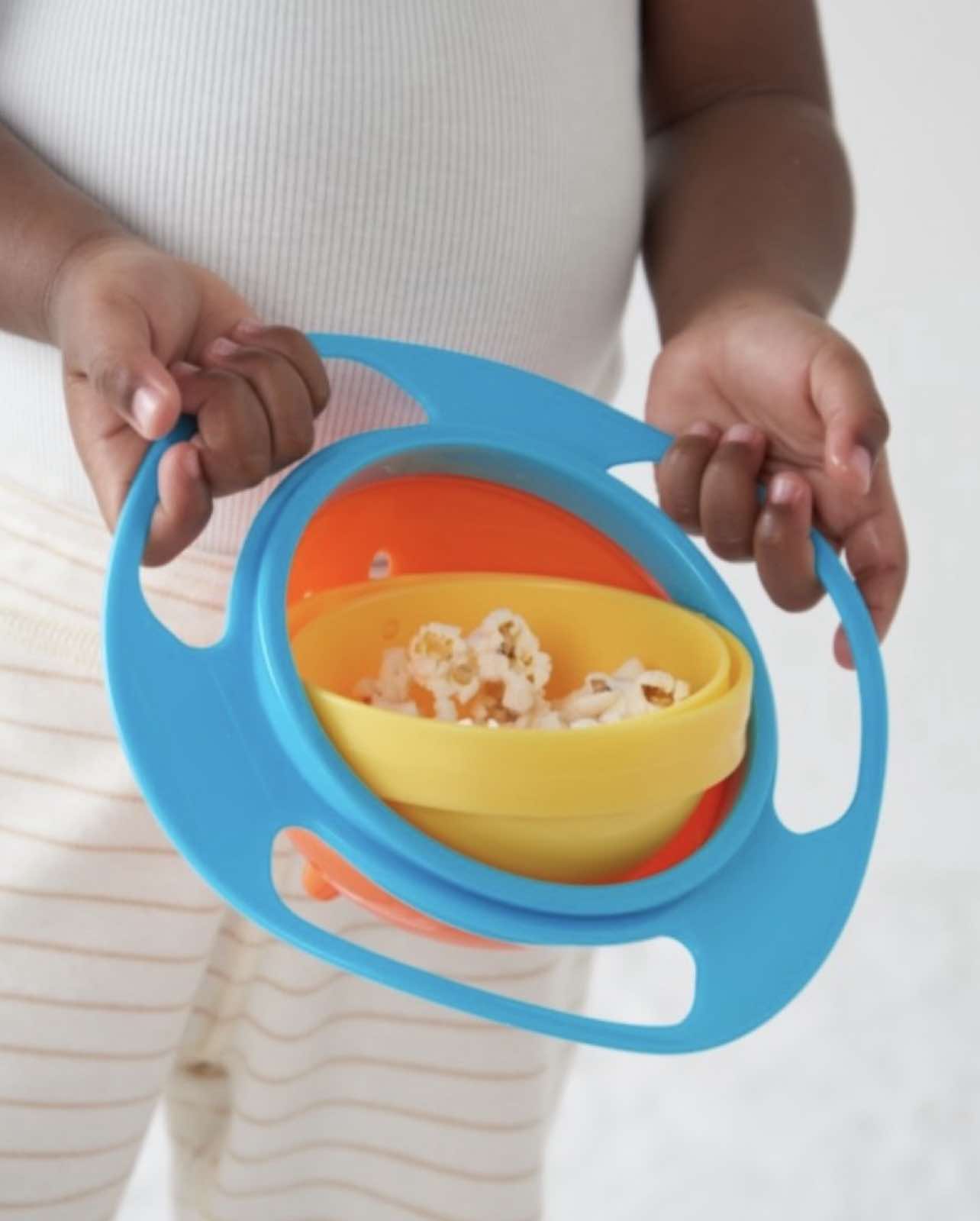 Comidinha no chão, nunca mais! ✨ Com o Giro Bowl, a bagunça fica no passado e os lanchinhos no lugar certo. Ele é prático, desmontável e tem tampa para facilitar ainda mais o dia a dia! #babytiktok #girobowl 