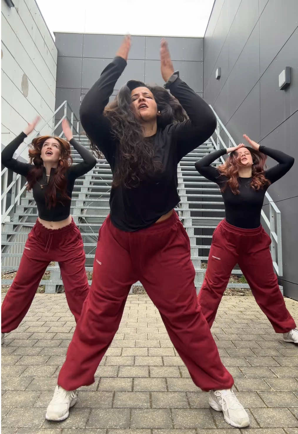 spontane dc by us 😂 dancer: @Sophia.RA @Sinem.RA @Lilli.RA  #dc #dance #dancechallenge #dancetrend #ex #next #tiktoktrend #tiktokdance #viraldance 