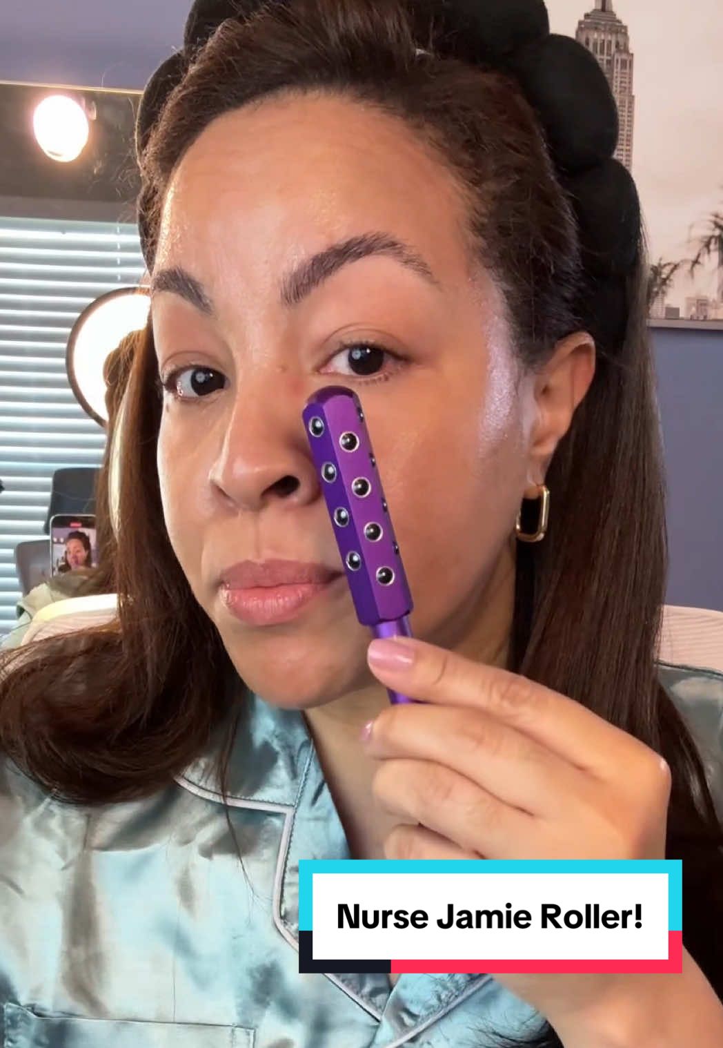 If you want a slimmer face, snatched jawline and get rid of the fluid and puffiness from your face, this tool is a MUST! I know is not all they do, of course but it’s part of their routine and I don’t know about you but I want in! Linked below for you!  #guasha #nursejamie #faceroller #facerollertutorial #jessicaalba #evalongoria #hillaryduff #facetools #SkinCare101 #skincareroutinecheck #cleanskincare 