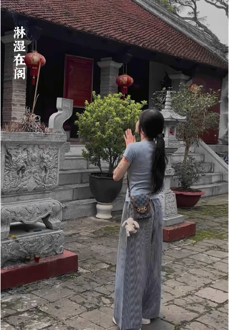 Xin hãy luôn che chở cho anh ấy. Nếu biết được anh ấy đã khóc vì những tổn thương vỡ vụn trong lòng, ở nơi nào đó, con thật sự rất xót xa. Con không có danh phận, không một vị trí rõ ràng, càng không thể đến gần để dỗ dành anh ấy, vậy nên, con chỉ có thể cầu mong cho anh ấy một đời bình an và hạnh phúc. #buibichdiep99 #buibichdiep1999 