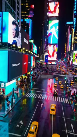 Through the lights of Times Square ⭐️🚕 #timesquare #newyorkcity  #nycnight #citylights #manhattanskyline #nightvibes #urbanexploration #neonlights #bigapple #nyclife #streetphotography #cityatnight #photographylovers #travelblogger #nightshots #nightowl #explorenyc #concretejungle #timelesscity #nycnightscape #nightaesthetic #usaexplored #nycnights #manhatten #iconicview #citydreams #lightsinthecity #nycstreets #cityphotography #ai_visi0n_studi0 #ki #ai 