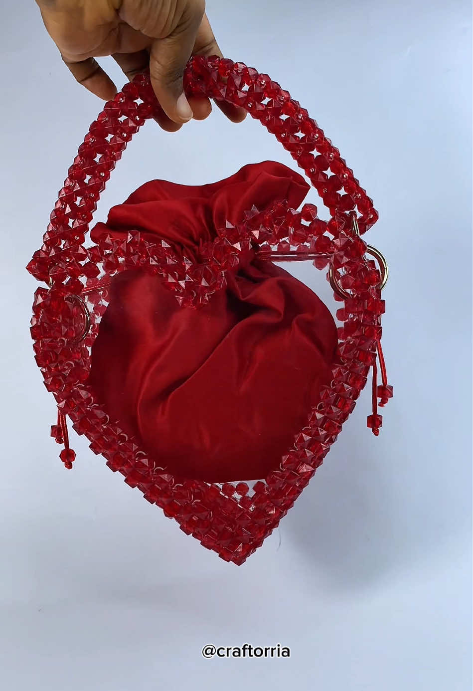 Spread love and kindness wherever you go with the Ife bag-where love meets art ✨ This stunning, heart-shaped bag is more than just an accessory - it’s a statement piece❤️ Bead bag- handmade with love  🏷️Ngn40000 Available in different colour of choice  Production takes 7 working days  Kindly send a dm to order #BeadBag #BeadedBag #HandmadeBeadedBags #BeadedAccessories #BeadLover #BeadedFashion #HandmadeWithLove #BeadedPurse #BeadedClutch #giftideas #baglovers #fashionbag #fashionlovers #fashion #lovebag