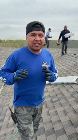 Los mejores guantes 🧤 para la construcción! 🏗️ 🦺 🚧 💪🏽🤝🏽 #pvroofer #chicago #roofing #construction #construccion #guantes #workgloves #kaygo 