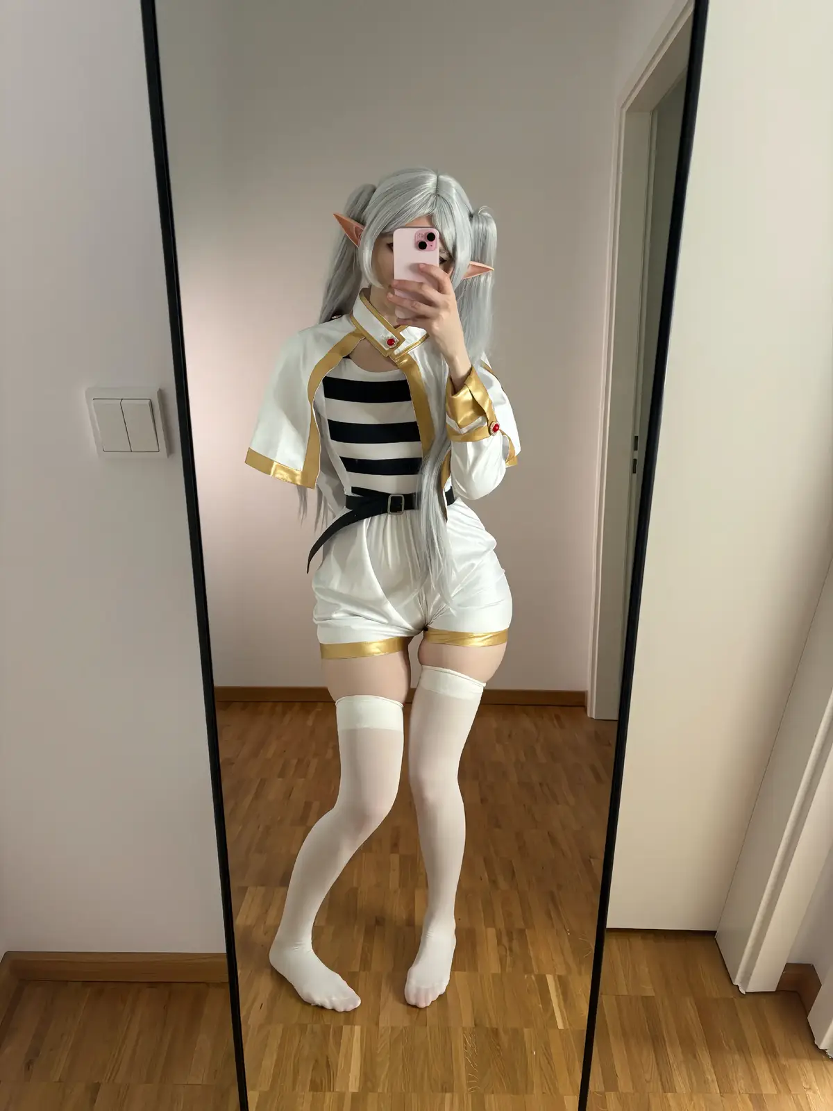 Which one tastes better? #frieren #frierenbeyondjourneysend #frierencosplay #animecosplay #cosplaygirl #cosplayer #egirl 