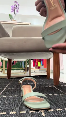 Sandália Vizzano  Conforto, leveza e modernidade!  Com saltinho básico que não pode faltar no dia dia, te deixando linda e maravilhosa para seus compromissos!  Enviamos para todo Brasil 