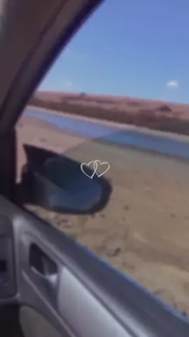 عندما أری أحداث الدنيا في هذا الزمان .. وأرى انحراف الكثير من أجل المادة والشهرة أتخلى عن كثير من الأحلام والأمنيات وأتمسك بأمنيه واحده هي . 