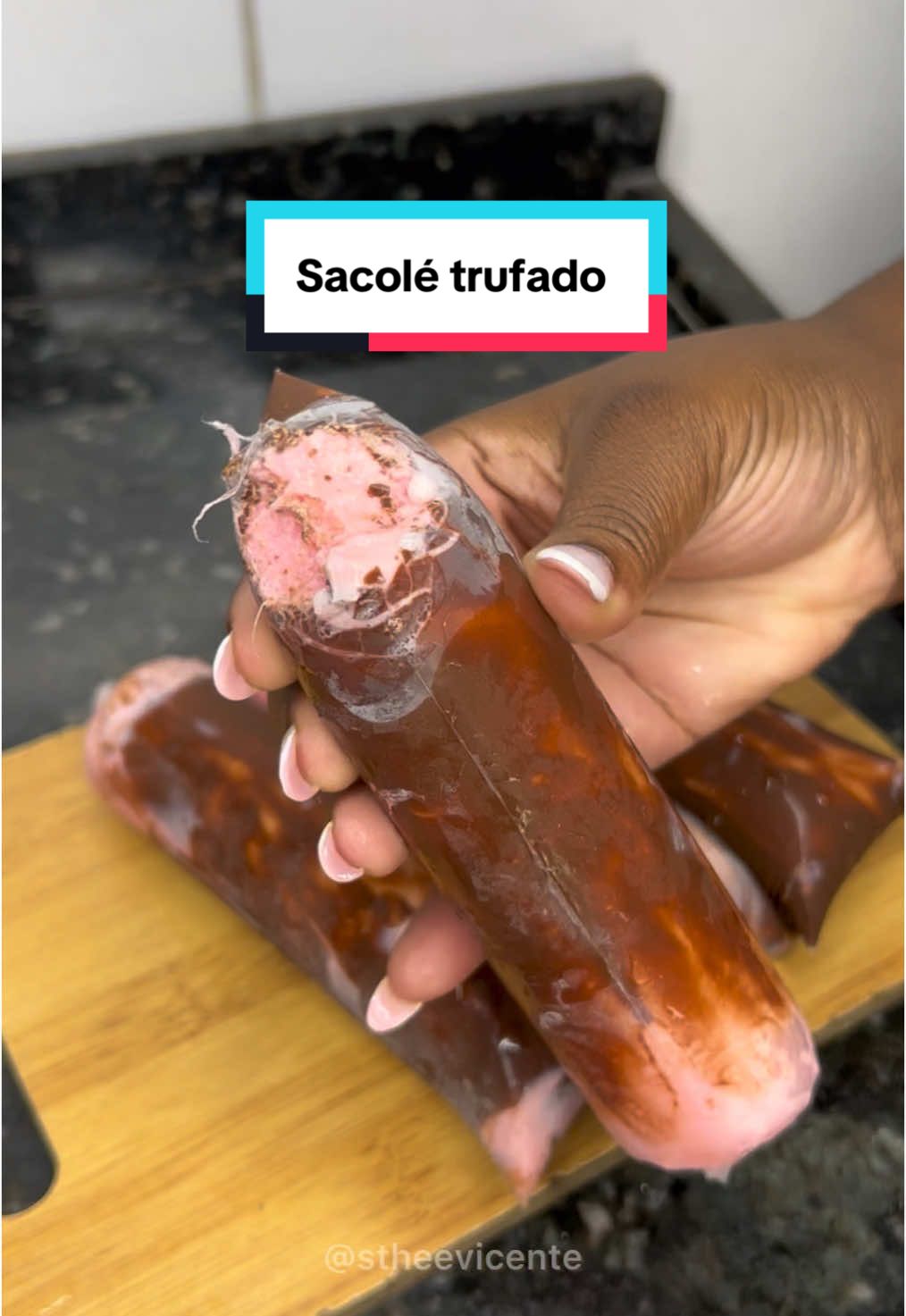 Sacolé trufado #sacole #receitas #receita #sobremesa #geladinho #geladinhogourmet #fy #vaiprofycaramba #doce #chocolate #comida #comidatiktok #dindin 
