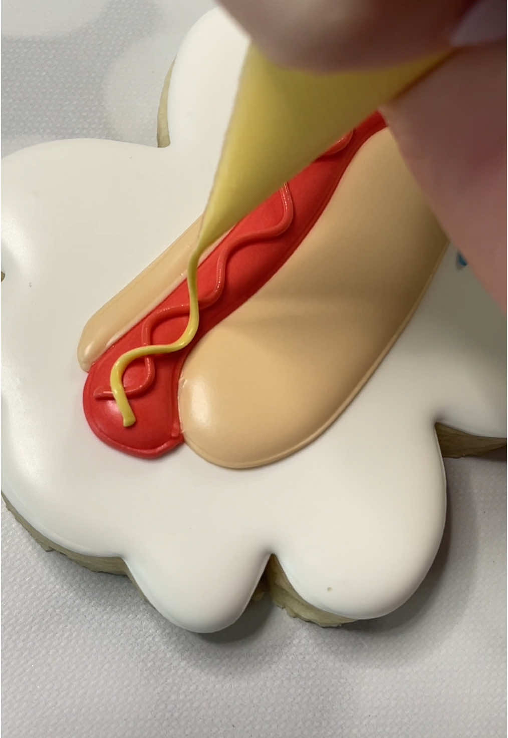 Look at that nice juicy $1.50 hotdog. I’d eat it. 🌭 #sugarcookies #cookiesoftiktok #oddlysatisfying #asmr #costcohotdog #hotdog 