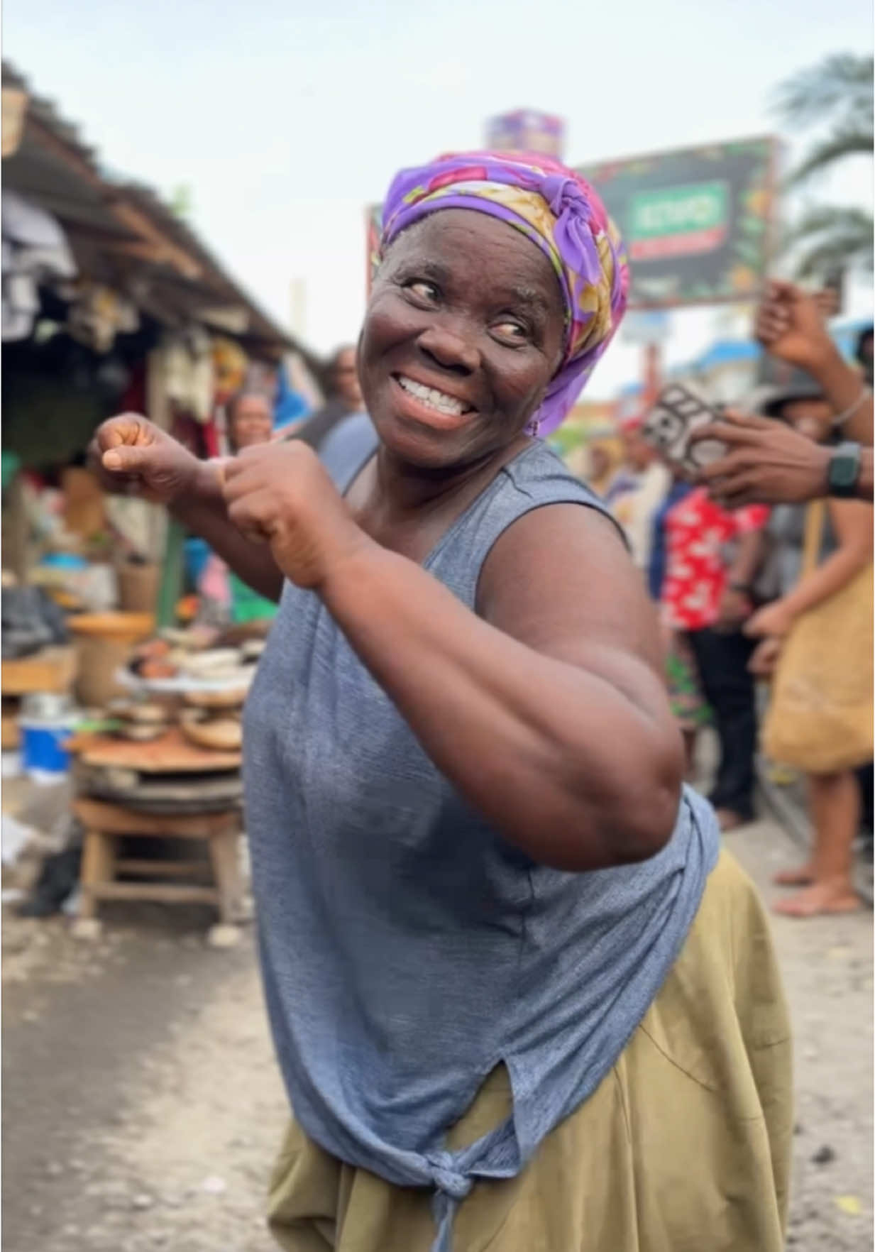 Joy level: Over 9000! Watch this and try not smile , I dare you 🙂‍↔️❤️🔥 #officialstarter_ #happytownproject #virał 