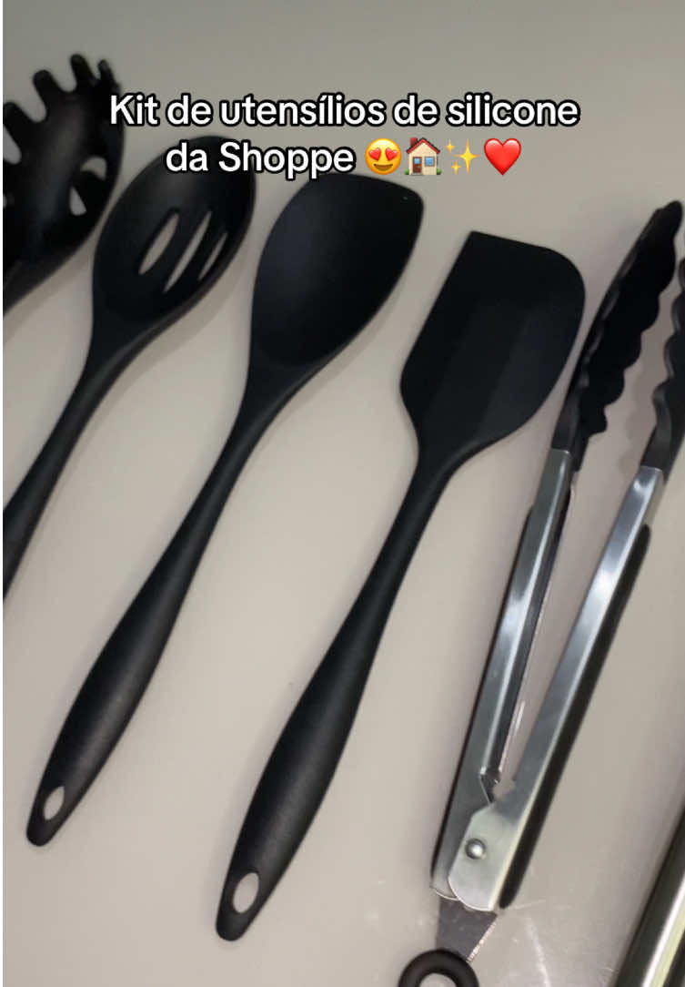 Comprinha para o enxoval de casa nova: Kit de utensílios de silicone da Shopee! 😍🏠✨❤️ Esse kit possui 10 peças, a qualidade é impecável e o precinho maravilhoso!  Se quiser o link, comente. 🔗🤩 #comprinhasshopee #shopee #utensiliosdecozinha #utensiliosdesilicone #conchas #cozinha #fyp #foryoupage #enxovaldecasanova #casanova #donadecasa #comprinhas #casamento #noiva #comprasparacasa #videoviral #jorgeemateus 
