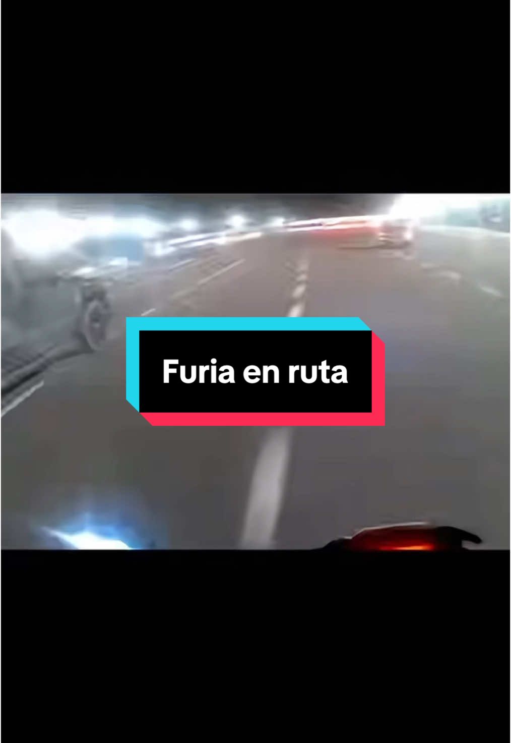 El cantante del grupo de Rock “La Mancha de Rolando “ irónicamente icono de muchos motoqueros, discutió con un motoquero, al que terminó rompiéndole la moto con su camioneta.  - Ocurrió el Domingo 13 de Abril 2025, en el peaje de Riccheri mano a Capital. #moto #rutas #riccheri #peleas #violencia #motoqueros #buenosaires #flyp #fly #flypシ #flyppppppppppppppppppppppppppppppp 
