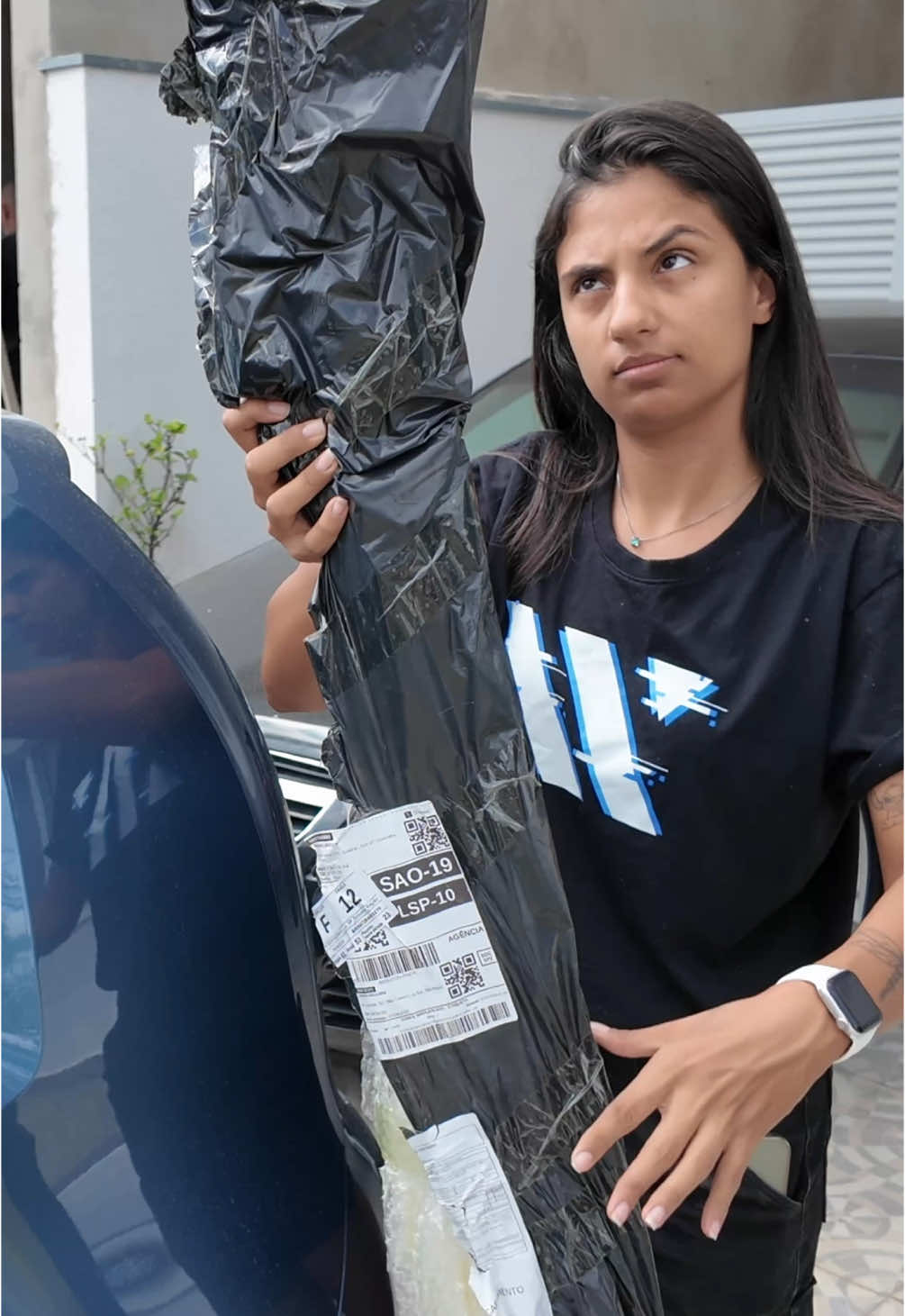 Queria dar uma cara diferente para o UP, e então decidi comprar o aerofólio para colocar nele e eu mesma pintar!!  Comenta aí, o que acharam do aerofólio novo e da minha pintura?  #carro #gti #aerofolio #tsi #dicadecarro #funilariaepintura #esteticaautomotiva #detail