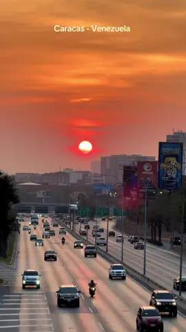 Atardecer caraqueño 🌆🇻🇪 #caracas #venezuela #vzla #fy #fyp #paratiiiiiiiiiiiiiiiiiiiiiiiiiiiiiii #foryoupage 