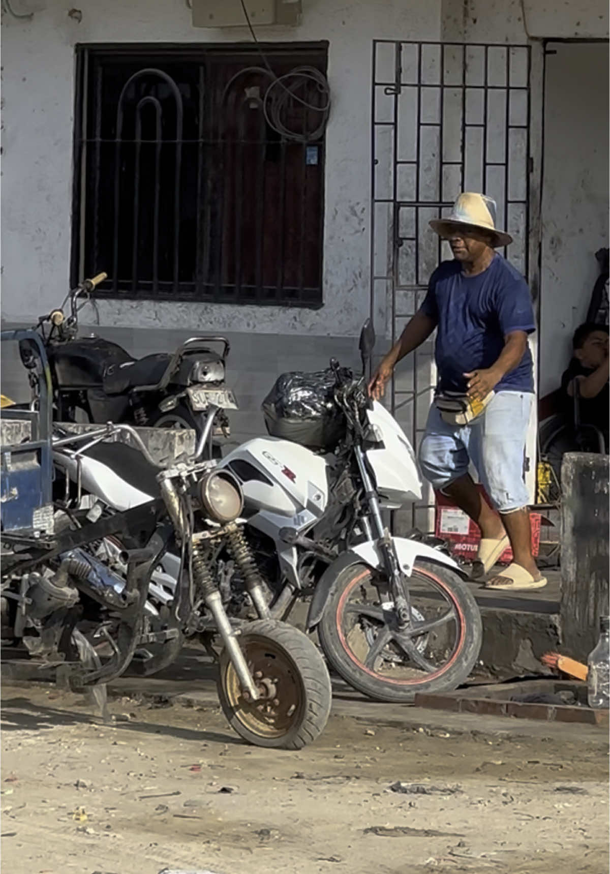 El moto carro  dañado 😂#broma #viral #contenido 