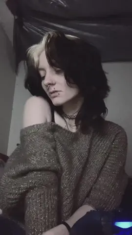 This song runs through my head when my and my bf have our bad fights #alt #altaesthetic #altgirl #alternative #piercedbaddie #piercings 