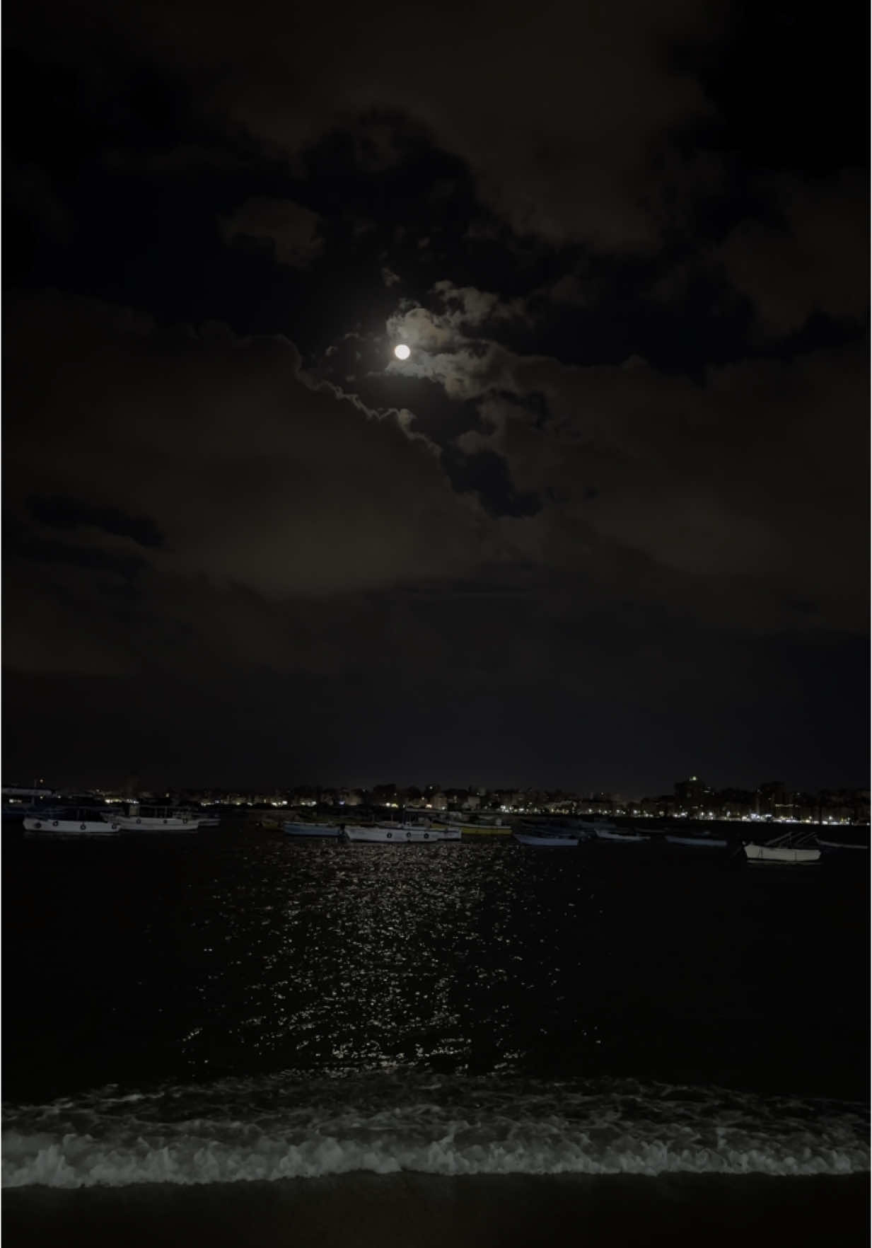 📍بحري ✨🌌🩶 #tiktok #alexandriaegypt #tiktokviral #sea #moon #night