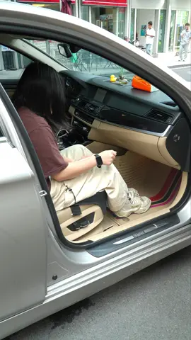 Car assist handle designed for elderly or those with limited mobility. Provides firm support when getting in and out of vehicles. No installation required — fits most car door latches. Built-in safety hammer and seatbelt cutter for emergencies. Compact, portable, and easy to store. #CarAssistHandle #MobilityAid #SeniorCare #VehicleSafety #CarTool #ElderlySupport #ForElderly #AccessibilityTool #CarDoorHandle #EasyCarAccess #TikTokMadeMeBuyIt #SafetyGadget #HelpingHand #IndependentLiving #AmazonFinds #MustHaveTool #DisabilityAid #SupportTool #ParentCare #SOARFLY #fyp 