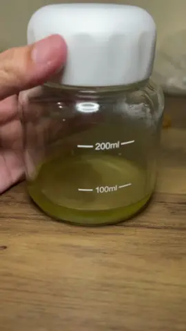 dulu sering namanya pakai minyak kemiri/lidah buaya tiap libur☺️❤️ #masakecil #masakecilbahagia #slowliving #minyakkemiri #kemiri #minyakemiriasli #dayinmylife #daily #dailyvlog #fyp 