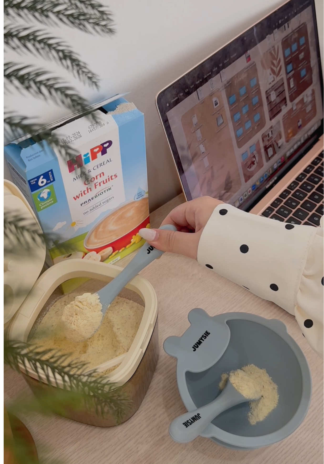 Mẹ đi làm mà vẫn nuôi con ăn dặm trộm vía nè🥰 #andamtruyenthong #andamkieunhat #amdamblw #hipp #embe #botandamhipporganic #hipporganic 