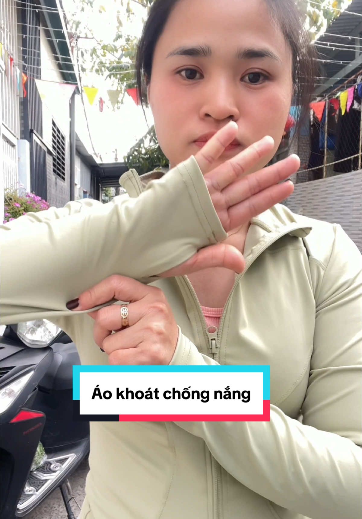 Ê, chị em đã mua áo khoát này chưa!#viralvideo #video #xuhuong #fyp #tiktok #combo #aochongnang #aokhoat #fypシ゚ 