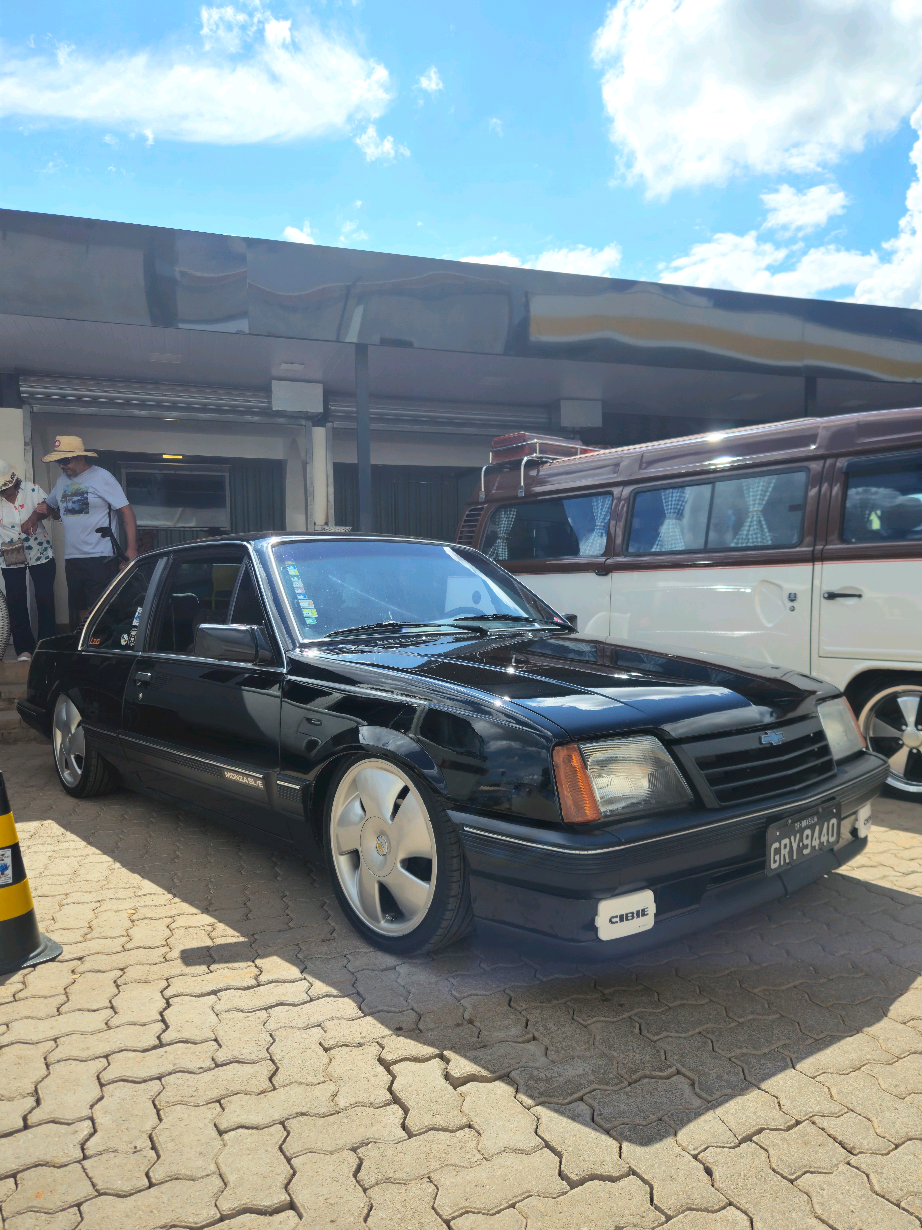 Monza SL/E Placa Preta- encontro de antigos. . . . #monza #chevroletmonza #gmmonza #monzatubarao #chevrolet #decadade80 #decadade90 #monzasle #encontrodecarrosantigos #epocadeouro