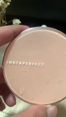 Bukan sekadar bedak, ini sih penyelamat look seharian. Finish-nya halus, nggak dempul, dan gampang banget dibaurin. Instaperfect emang juara! #Instaperfect #MakeupNoRibet #GlowUpReady #SoftMatteLook #BedakAndalan #MakeupSeharihari #GenZMakeup #FlawlessSkinVibes
