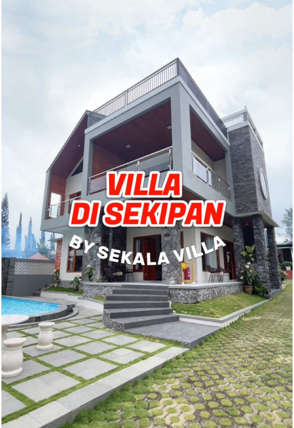 Villa Tawangmangu No.131  - Kapasitas : 30 orang - 3 Kamar tidur - 3 Kamar mandi (shower & air hangat) - 1 Kamar bilas - Tersedia karaoke set (2 smart tv & wifi) - Perlengkapan dapurnya lengkap - Bangunan baru - Rooftop & Balkon - Tersedia alat bakaran - Private pool  - Halaman luas - Pemandangannya indah - Dekat dengan kebun strawberry - Parkirannya cukup untuk 4-5 mobil NOMER ADMIN HANYA ADA YANG DI BIO #sekalavilla #villatawangmangu  #katalogvillatawangmangu #staycation 