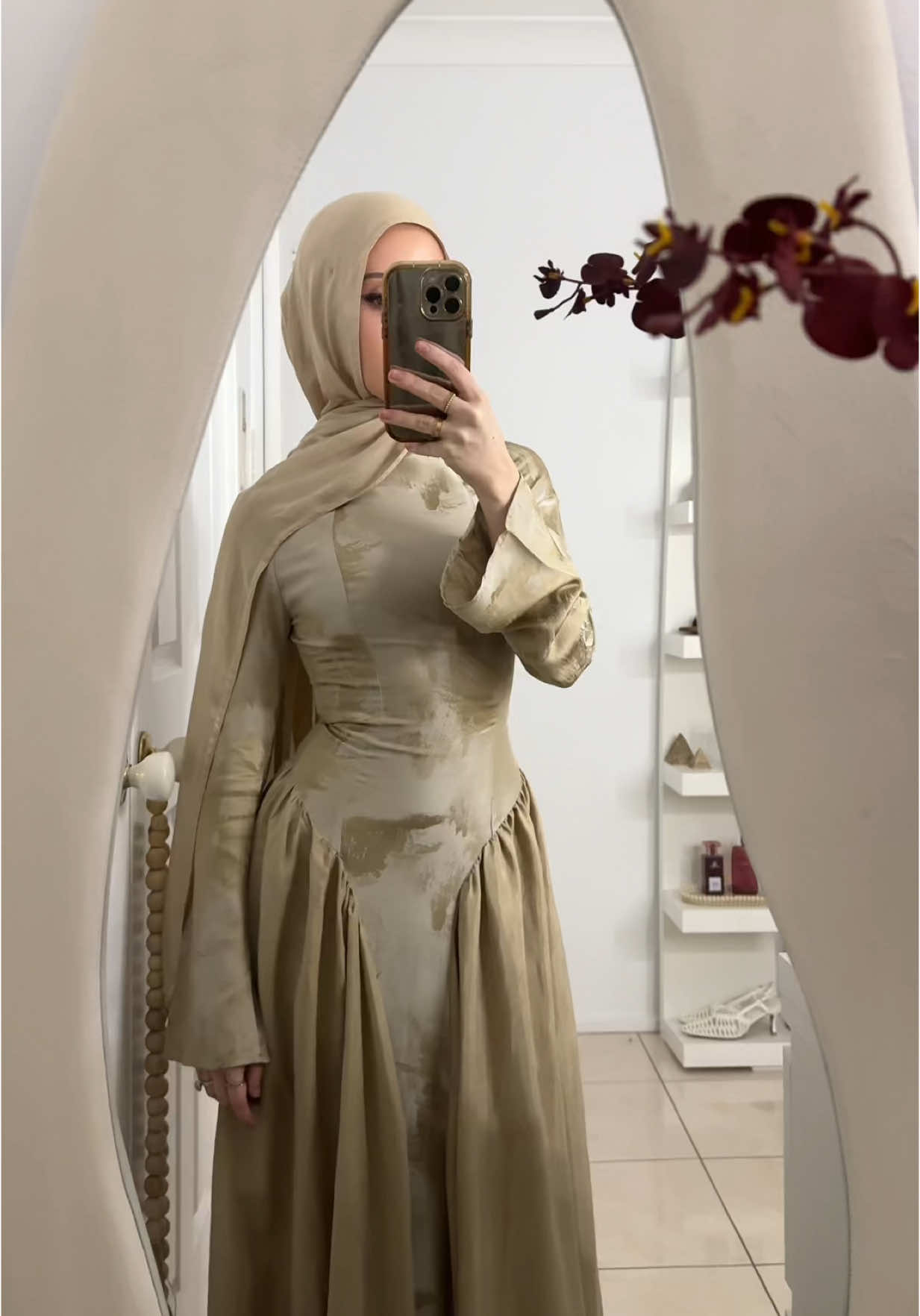 Spotted the gorgeous @kishama in the Nomad Silk Gown ⚜️  #silk #cupro #modestfashion #yasminjaythelabel