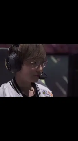 giờ tôi vẫn còn lụy cái ôm dưới cơm mưa pháo giấy năm ấy #fyp #fakenut #peanut #faker #foryou #