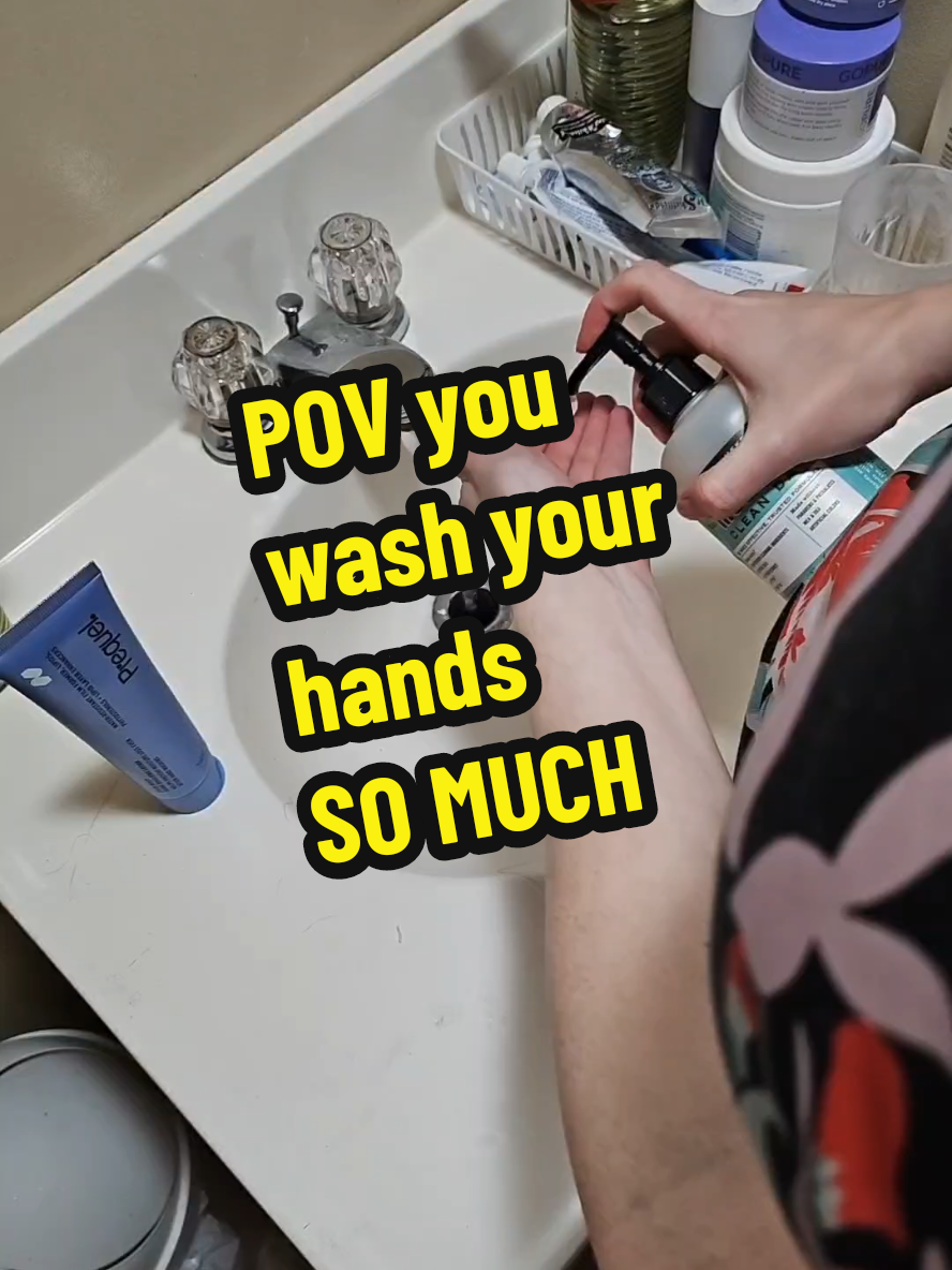 This is what hand lotion is supposed to do! #prequelhandwrap #skincarehack #dryhands #barrierrepair #dryskin #TikTokShopCreatorPicks #creatorboostcamp #aprilmademebuyit #tiktokmademebuyit #handcare #CapCut 