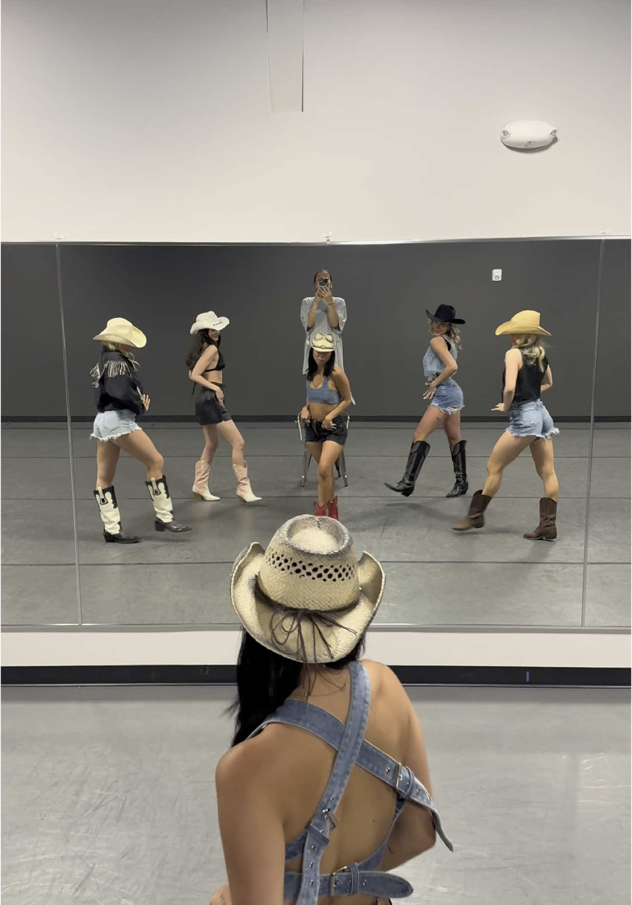 WELCOME TO THE HOEDOWN 🤠 obsessed with this song by @TAELA + @Lou Ridley 🔥 dc: me! cowgirls: @Mee @kenleycampbell_ @Madison Fendley Harvey @brighton @isabellapinkston #yeehaw #cowgirl #hoedown #country #linedance 