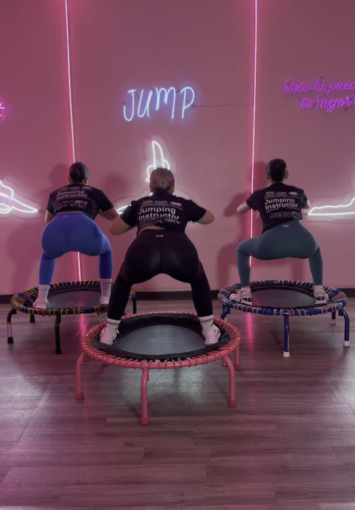 Hola Nutrigirlsss,bienvenidos a nuestro nuevo Tik tok,somos las coaches de STUDIO NUTRÍ FIT FITNESS AND JUMP, y esta es nuestra nueva COREO cacabombaaaa🔥🔥 está coreo nos super encanta ya que es super intensa y divertida 🔥🤸🏼‍♀️🩷.   insta: @nutrifit_jump #jump #Fitness #viral