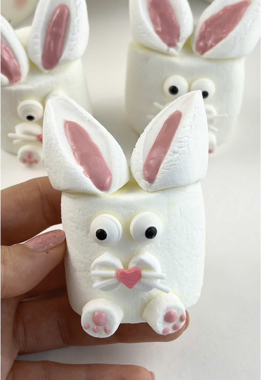 Mr. Marshmallow Bunny 🐰🌸 These turned out too adorable and are so easy to make — perfect for Easter baskets or springtime treats! 💕 ✨ Here’s how I made them: 🥚 Giant #marshmallow for the body 👂 Small #marshmallows for ears — cut in half & painted with pink #chocolate 🐾 Mini marshmallows (cut diagonally) for the feet 🐰 Two mini marshmallows for the nose, placed side by side 💗 Heart sprinkle on top + white sprinkles for whiskers 👀 Finished with candy eyes Would you try these for your Easter table or just for fun? Tag me if you do! 💗🌸 🌼 Sweet, simple, and full of #spring cheer! 💗 Follow for more fun & easy treats! #bunny #easterbunny #marshmallows #eastertreats #easterbaking #easterrecipes #easterdessert #easterideas #easterfood #easterbasket #springbaking #easydessert #fyp #viral_video_tiktok #supportsmallbusiness #ellybakehouse